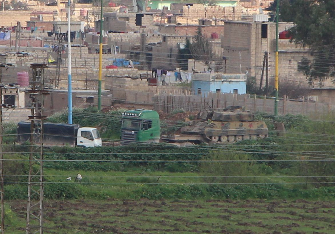 YPG'li teröristlerin Suriye'deki zırhlı konvoyu görüntülendi
