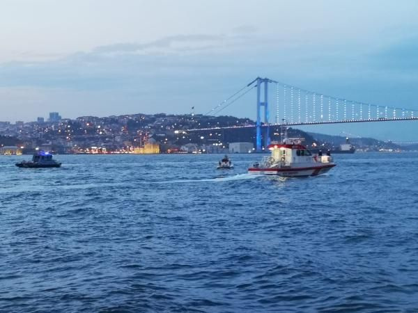 İstanbul'da köprüden atlayarak intihar eden kişiyi arama çalışmaları sürüyor