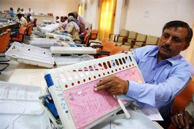 1.3 milyar nüfusu olan Hindistan'da seçimler 39 gün sürecek