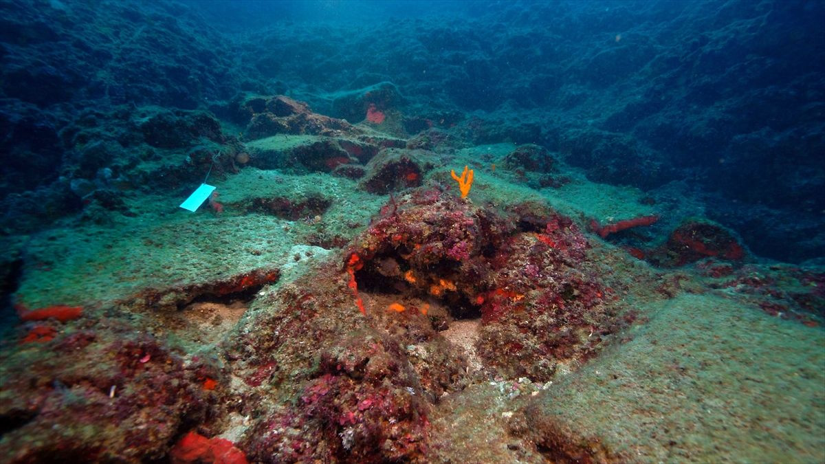 Antalya'da tarihi keşif: 3 bin 600 yıllık gemi batığı bulundu