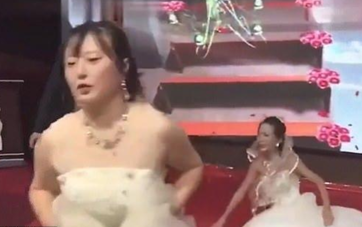 Eski sevgilisinin düğününü gelinlikle basan Çinli gelin viral oldu