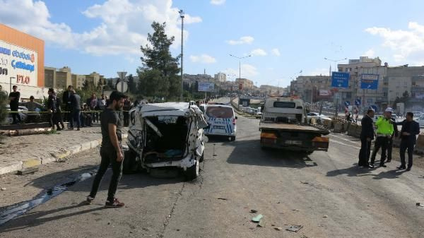 Şanlıurfa'da freni boşalan kamyon 4 aracı hurdaya çevirdi