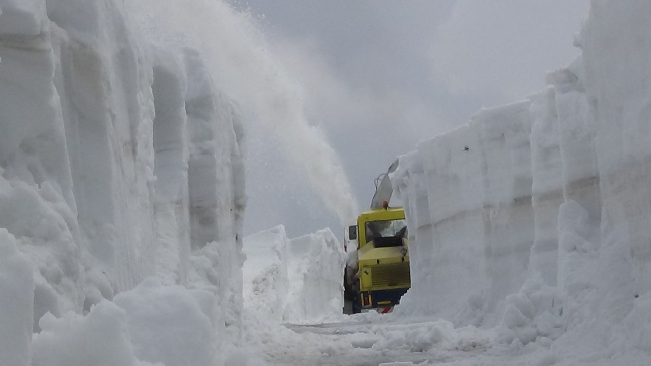 Muş'ta kar kalınlığı 6 metreye ulaştı inanılmaz görüntüler