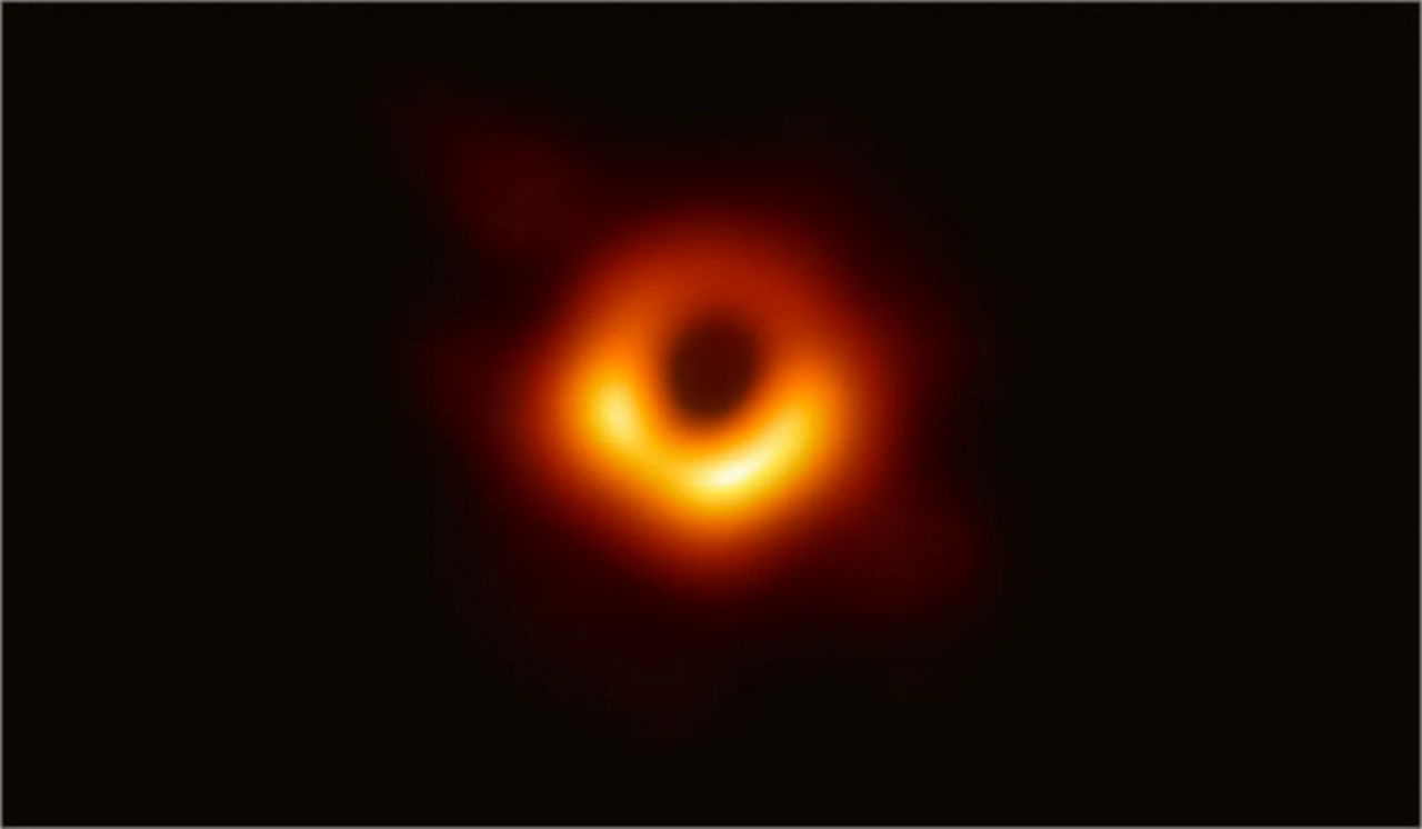 Kara deliğin ilk fotoğrafı yayınlandı! İşte çığır açan kara deliğin resmi