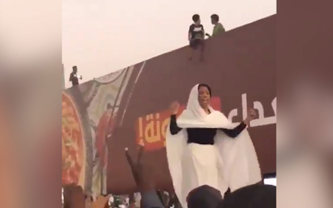 Alaa Salah Sudan'da direnişin sembolü oldu!
