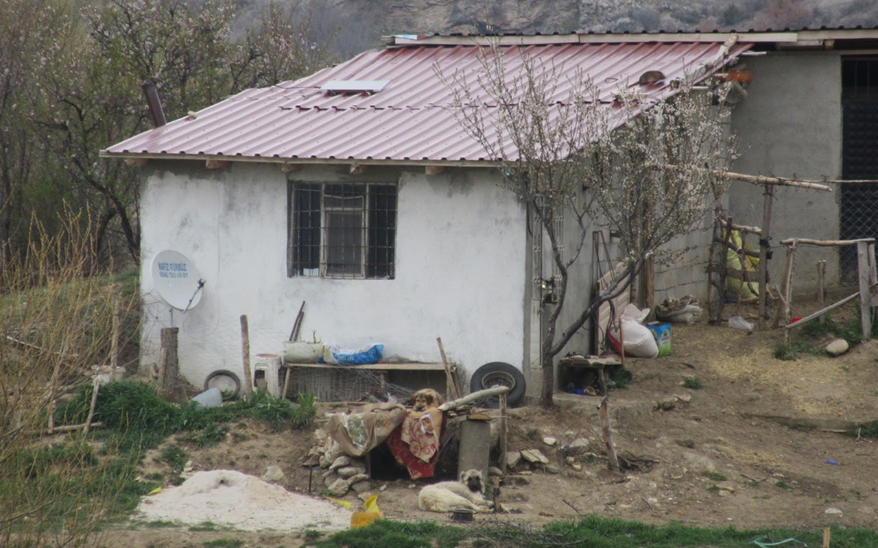 Dinar'da evlerinde ölü bulunan iki kız kardeş