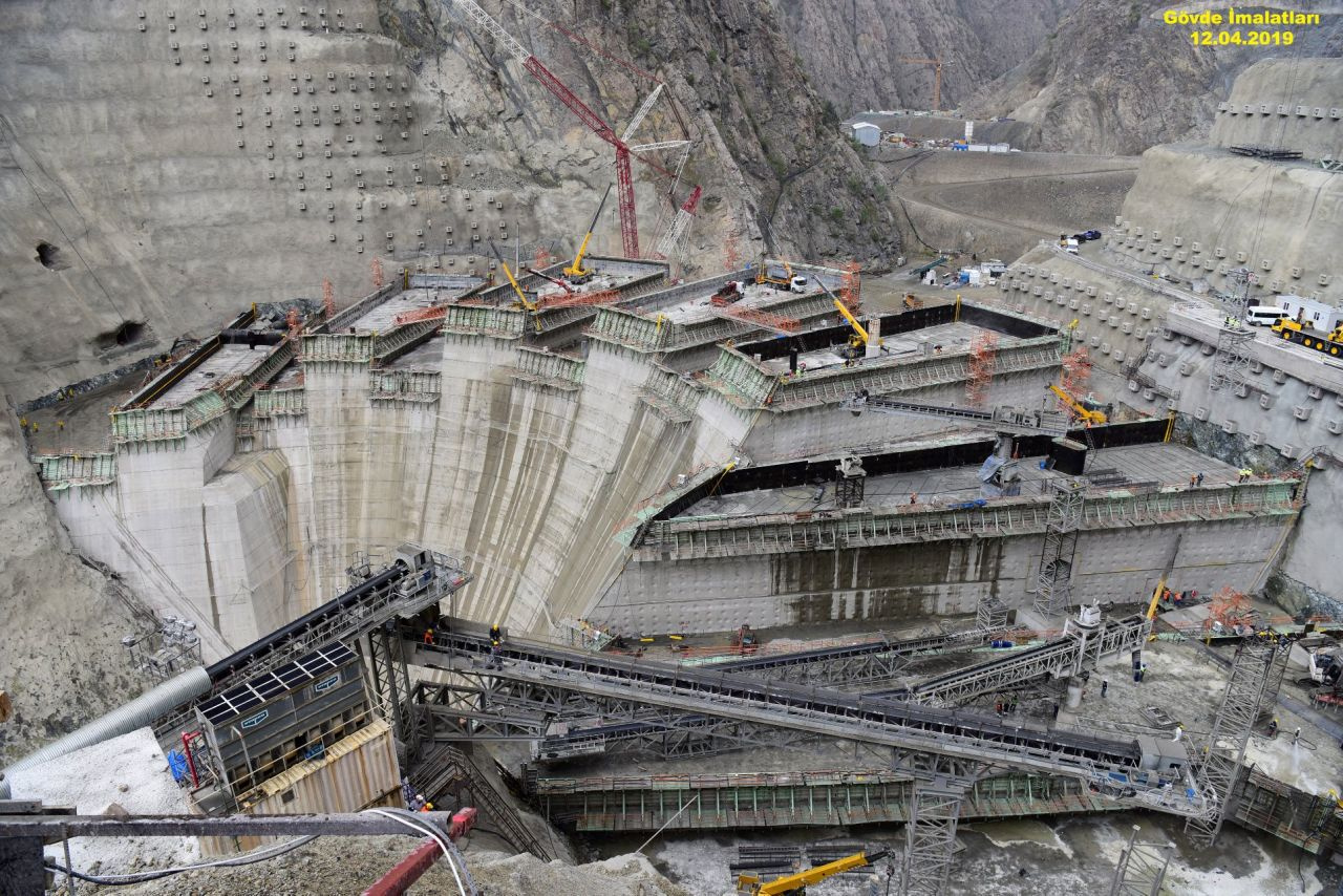 Artvin Yusufeli'ndeki Türkiye'nin en büyüğü olacak baraj bakın nasıl inşa ediliyor