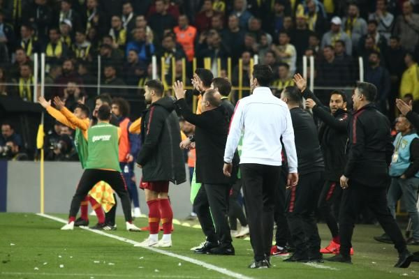 Fenerbahçe Galatasaray derbisinde Hasan Ali Kaldırım kırmızı kart gördü