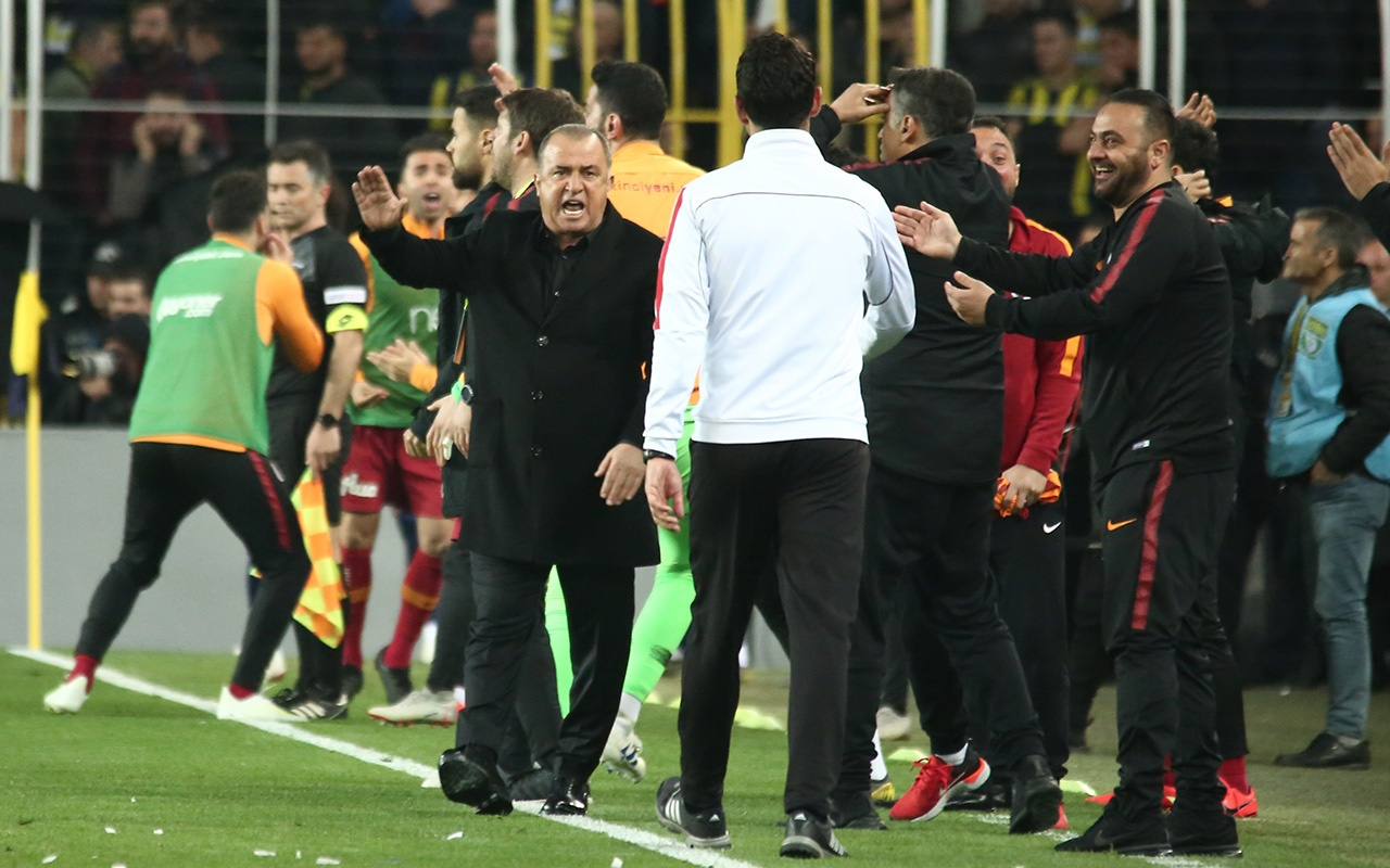 Fenerbahçe derbisinde Galatasaraylıları çıldırtan pozisyonlar