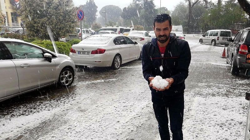 İzmir ve ilçelerini dolu ve hortum vurdu