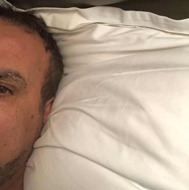 Haluk Levent sosyal medyada yatak pozunu paylaştı ortalık yıkıldı