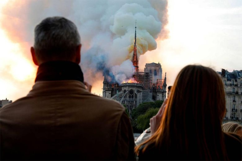 Notre Dame bağışı çılgınca! Biri Salma Hayek'in milyarder eşi