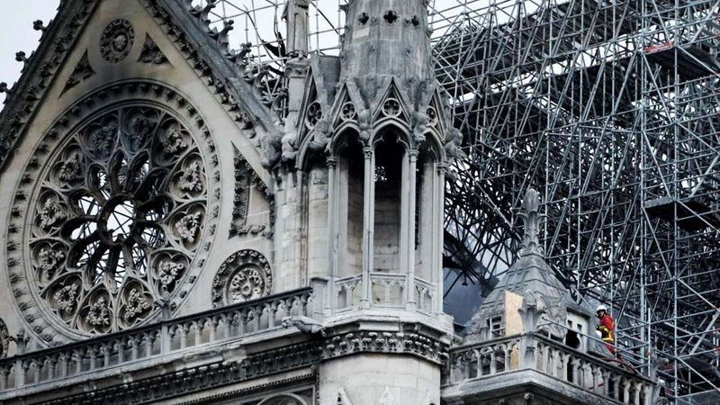 Notre Dame katedralinin yangın sonrası hali perişan zarar çok