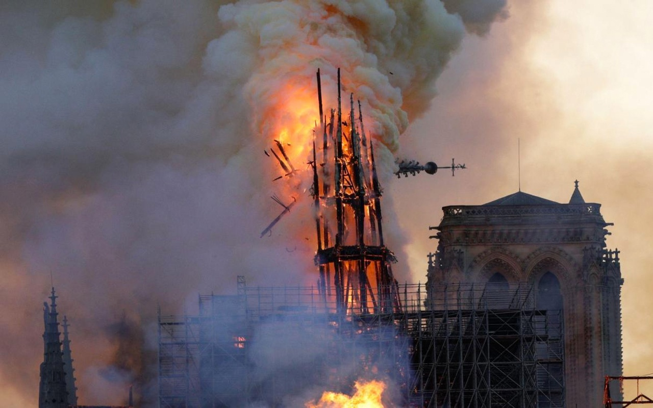 Notre Dame katedralinin yangın sonrası hali perişan zarar çok