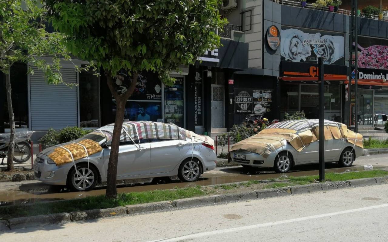 Adanalılar dolu yağışından zarar görmemek için otomobilleri kilimle kapladı