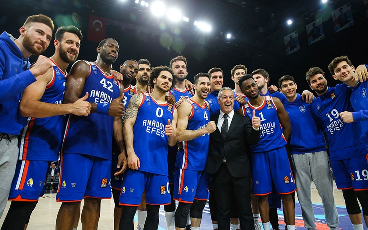 Anadolu Efes liderliğini sürdürdü