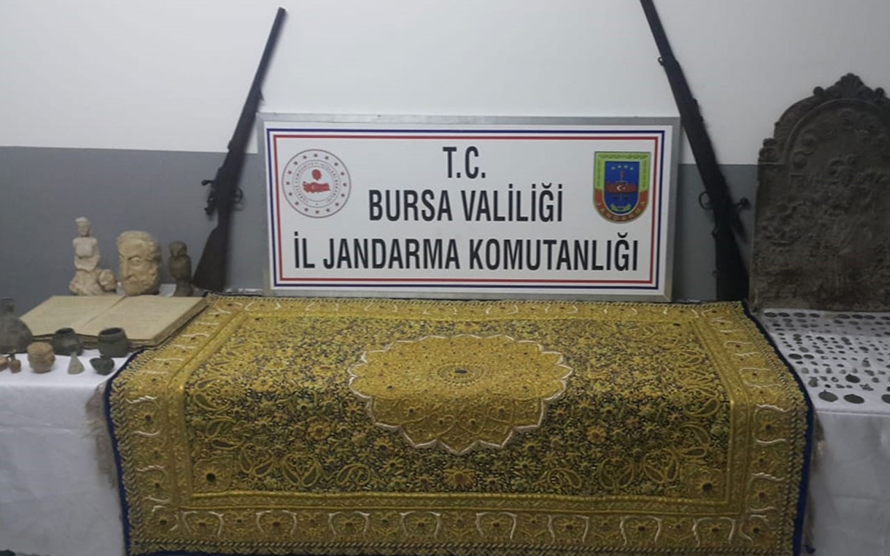 Bursa'da altın ve yakut işlemeli halıyı satarken suçüstü yakalandı