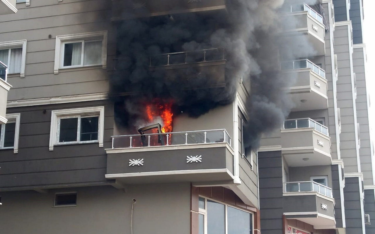 HATAY'da apartman dairesinde çıkan yangın 7 kişiyi hastanelik etti