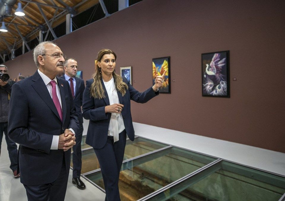 CHP Lideri Kılıçdaroğlu Hande Fırat'ın resim sergisini ziyaret etti