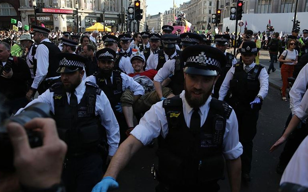 Londra'daki işgal eylemine yüzlerce gözaltı