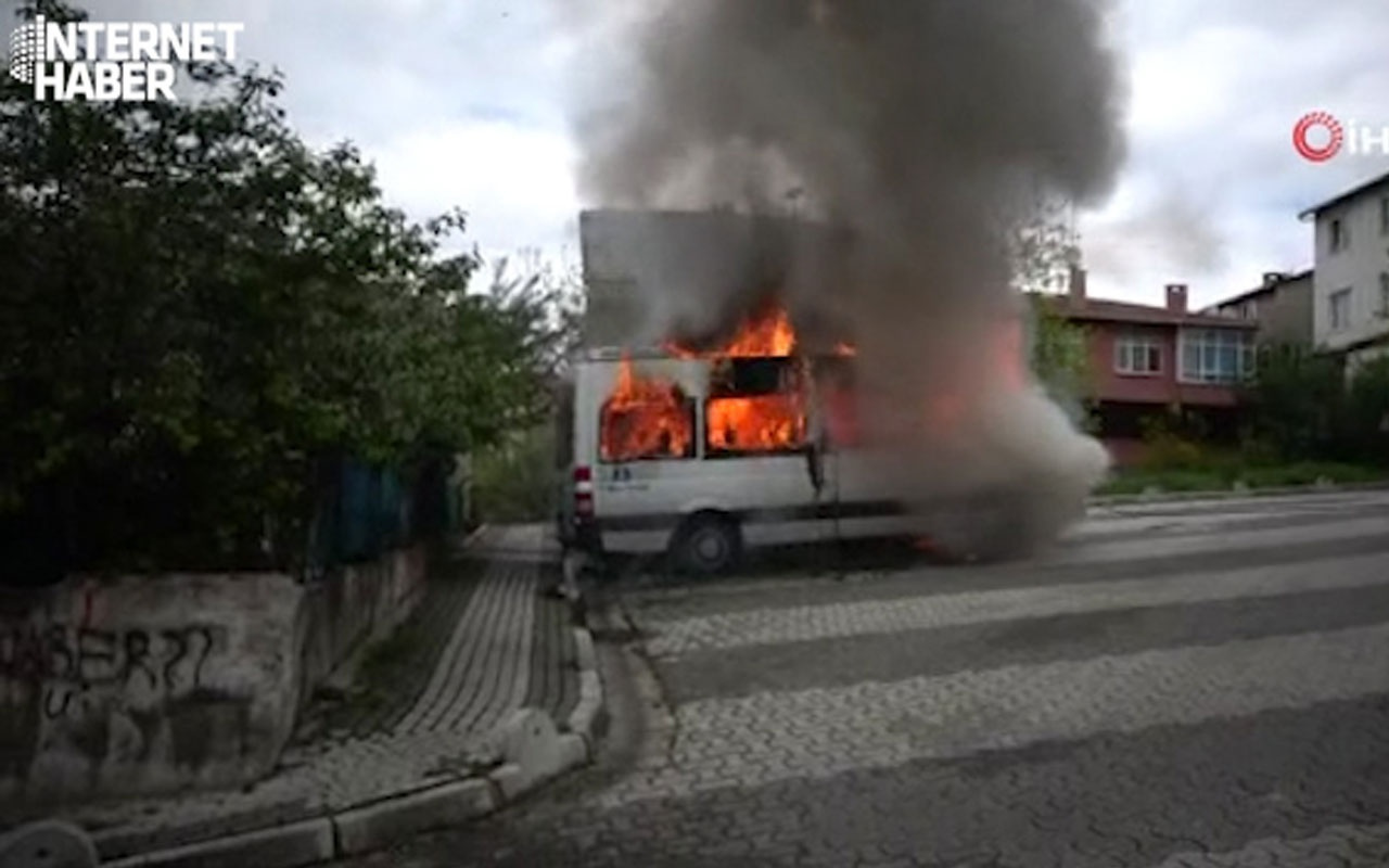 İçerenköy'de 2 servis ile 1 otomobilde yangın çıktı