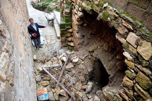 Mardin'de yağan yağmur duvarı yıkınca ortaya çıktı Tam 600 yıllık