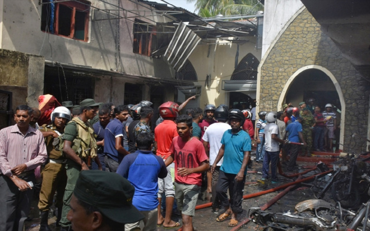 Sri Lanka'da kilisedeki patlama anı kamerada