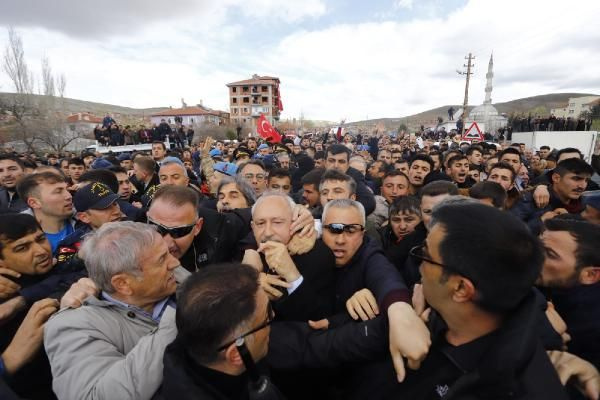 Kılıçdaroğlu'na şehit cenazesinde saldırı! Olay görüntüler