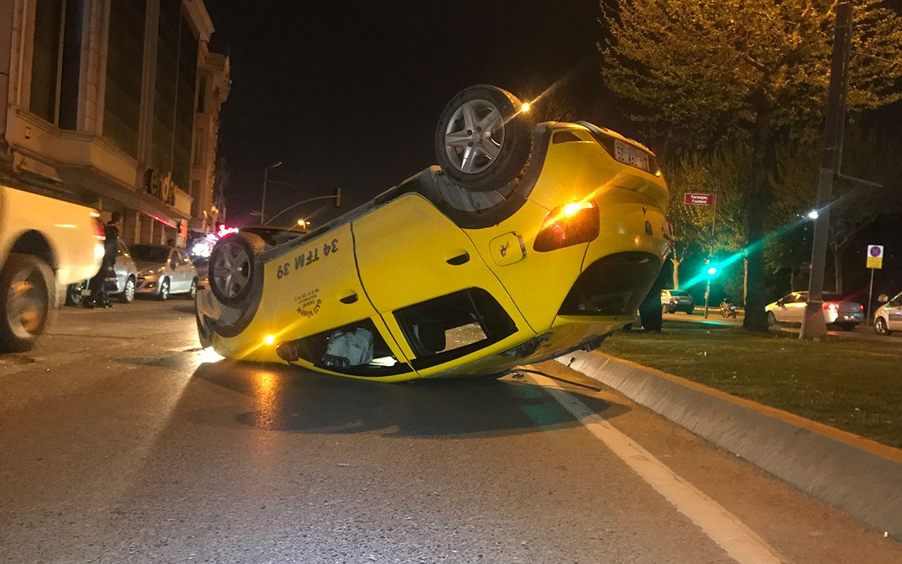 Beyoğlu'nda taksi iki araca çarptıktan sonra takla attı