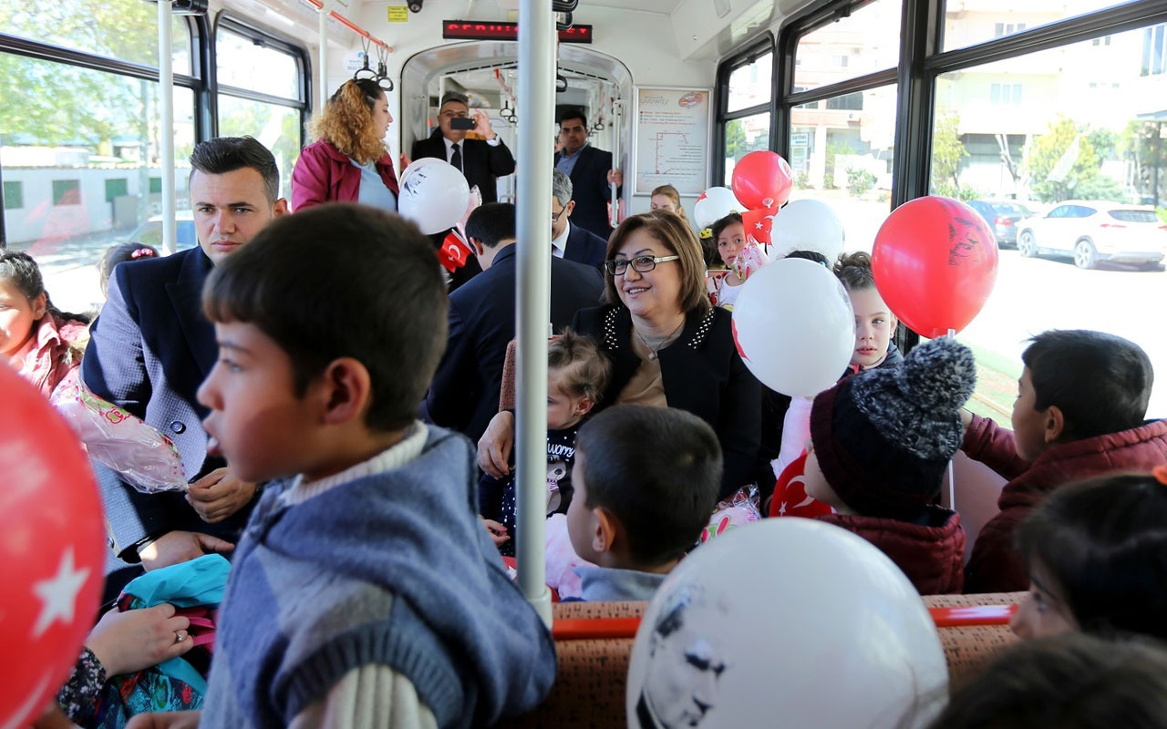 Fatma Şahin öğrencilerin tramvay hayalini gerçekleştirdi