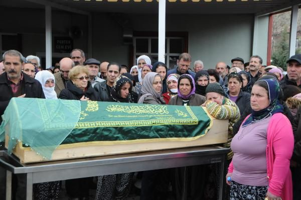 Tunceli'de öldürülen anne ve oğlu son yolculuğuna uğurlandı