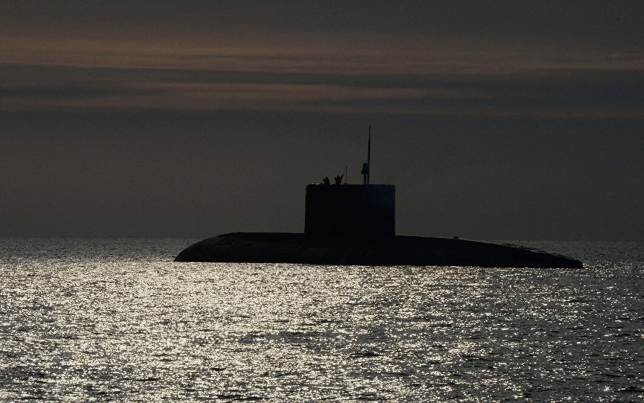 Dünyanın en büyük nükleer denizaltısı suya indirildi