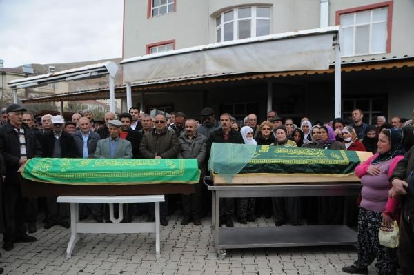 Tunceli'de öldürülen anne ve oğlu son yolculuğuna uğurlandı