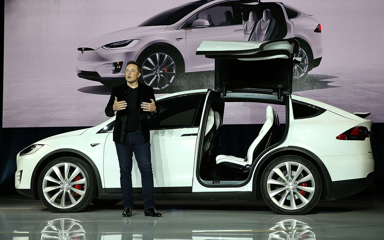Elon Musk 1 milyon sürücüsüz taksi için harekete geçti