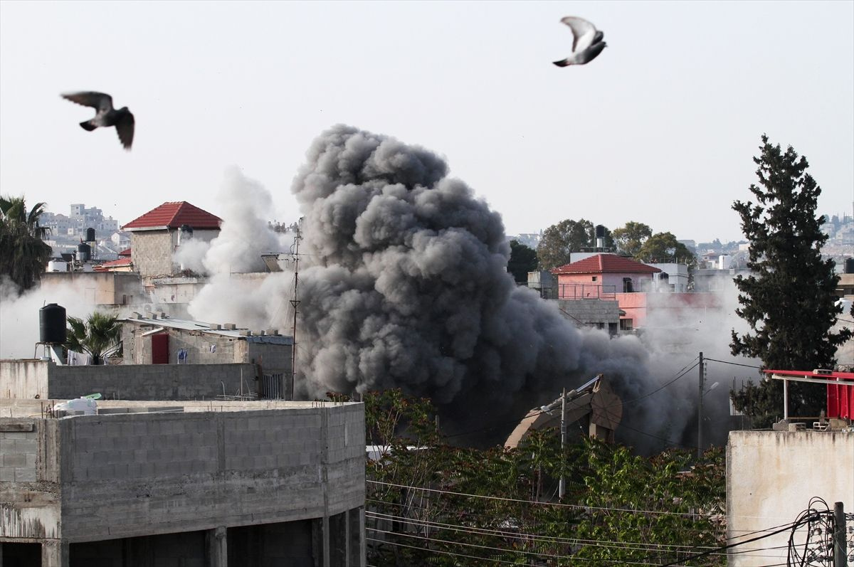 İsrail ordusu öldürdüğü Filistinlinin evini yıktı