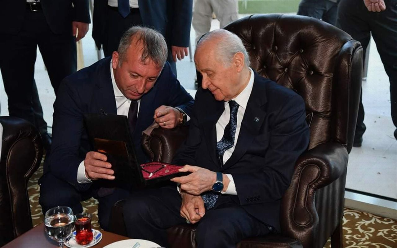 MHP lideri Bahçeli'ye çok özel hediye