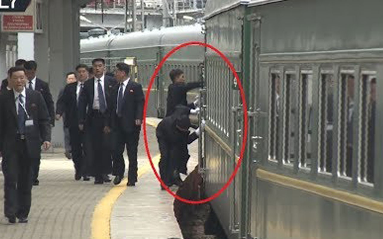 Korumalar Kuzey Kore lideri Kim'in treninin tozunu aldı