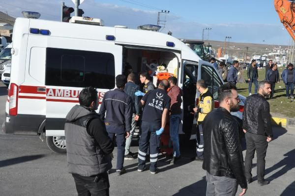 Bitlis'te yolcu otobüsü ile TIR çarpıştı: 34 yaralı
