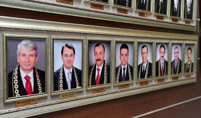 Anayasa Mahkemesi'nde FETÖ skandalı! Fotoğraflar kaldırılmadı