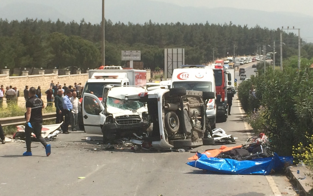 İzmir'de feci kaza: 3'ü çocuk 7 kişi öldü