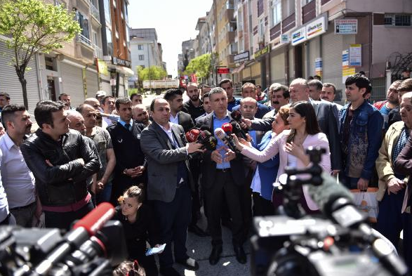 Esenyurt'taki çatlak yollarla alakalı Belediye Başkanı Bozkurt'tan açıklama geldi