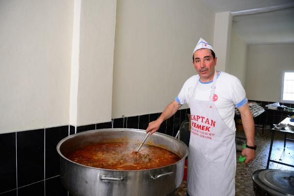 Adana'da aşiret yemeğinde 400 kilo et tüketildi