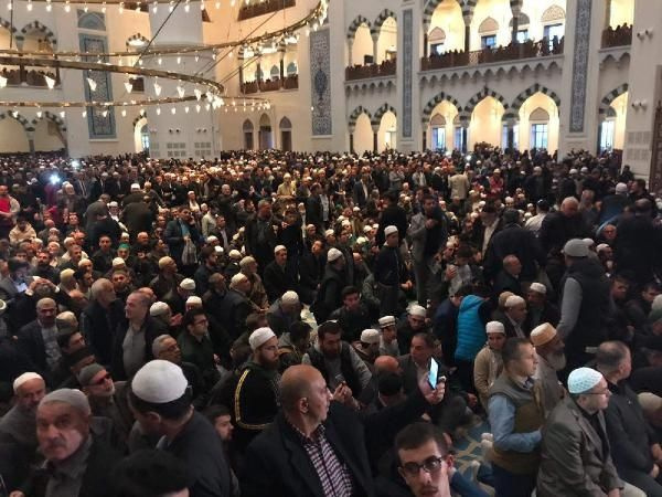 Çamlıca Camii’nde sabah namazı yoğunluğu Karamollaoğlu buna ne diyecek? - Sayfa 5