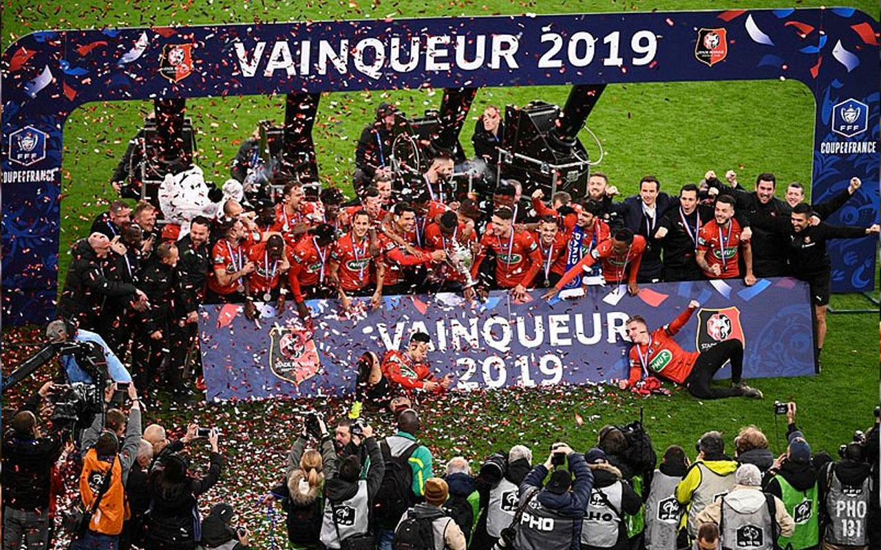Paris Saint-Germain penaltılarda kupayı Rennes'a kaptırdı