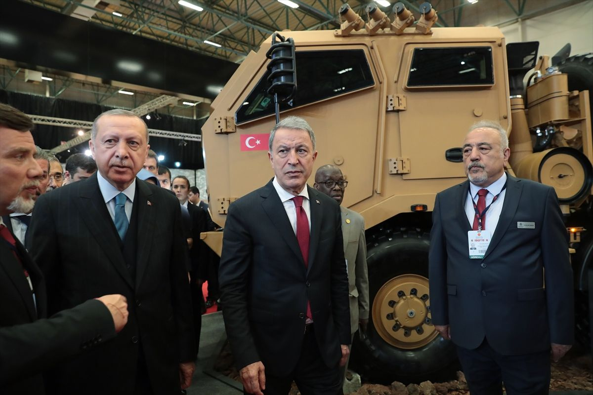 Cumhurbaşkanı Erdoğan  IDEF açılışında Standları tek tek gezdi