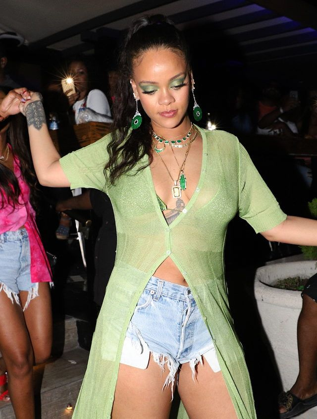Rihanna'nın doğum gününe katıldığı elbise fena