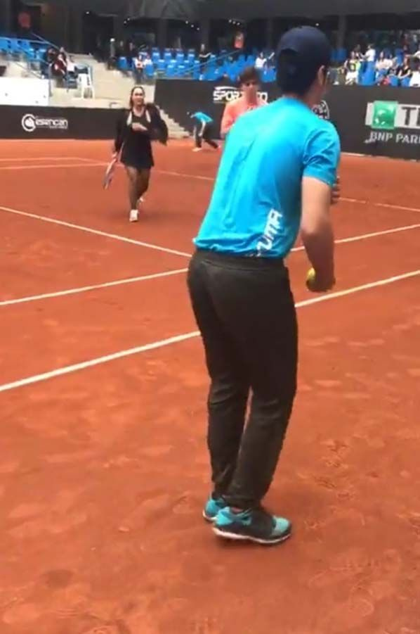Hülya Avşar'ın tenis kıyafeti sosyal medyayı salladı!