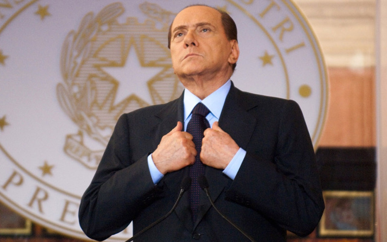 Eski İtalya Başbakanı Berlusconİ yine hastaneye kaldırıldı
