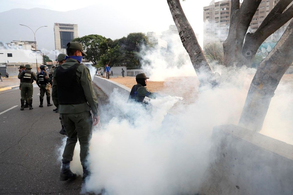 Venezuela'da darbe girişimi! Juan Guaido: son aşamaya geçtik! İşte inanılmaz fotoğraflar...
