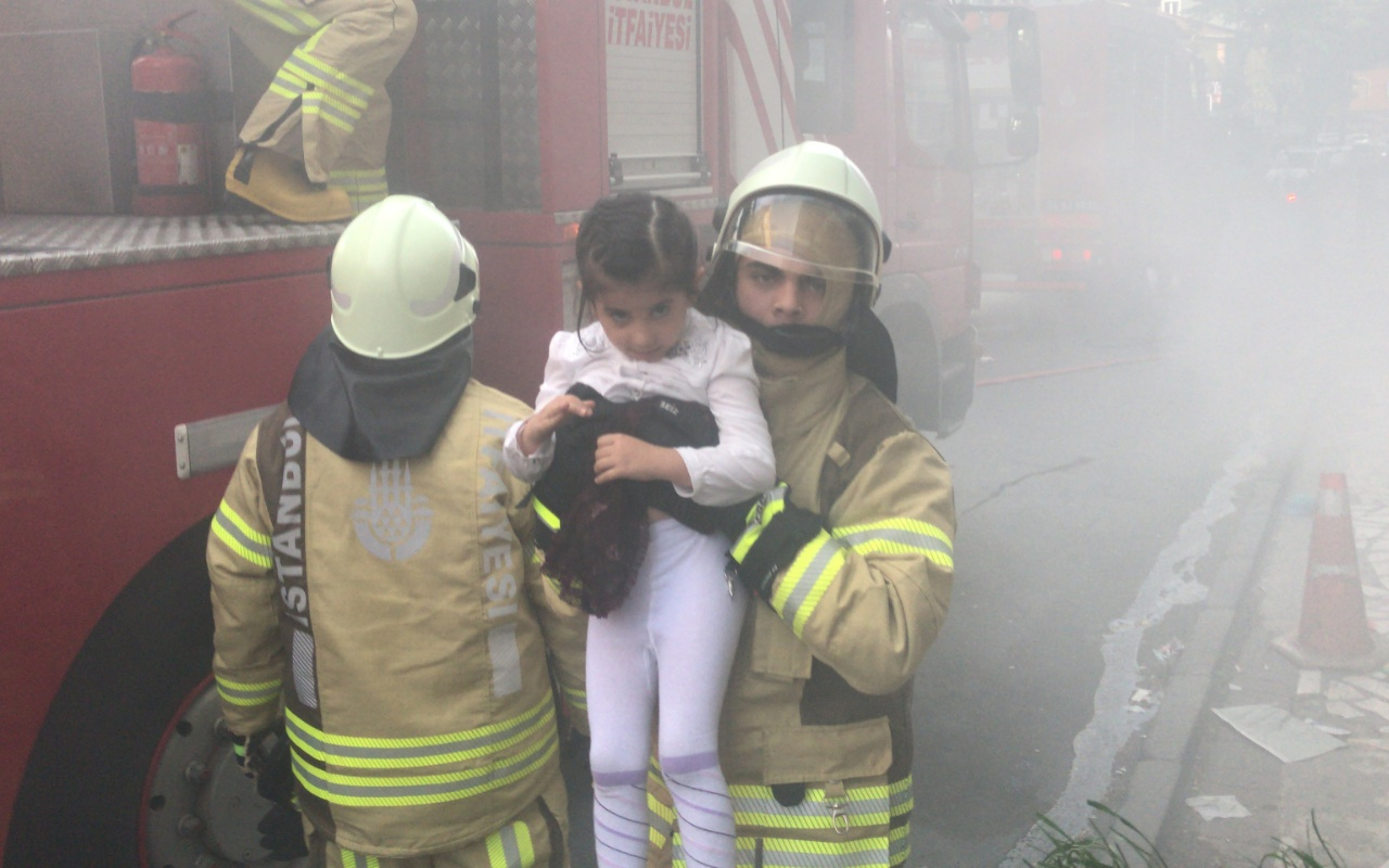 İstanbul'da 20 kişi yangında mahsur kaldı